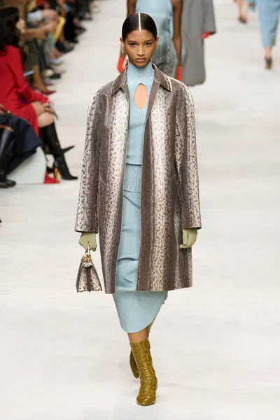 Look 17